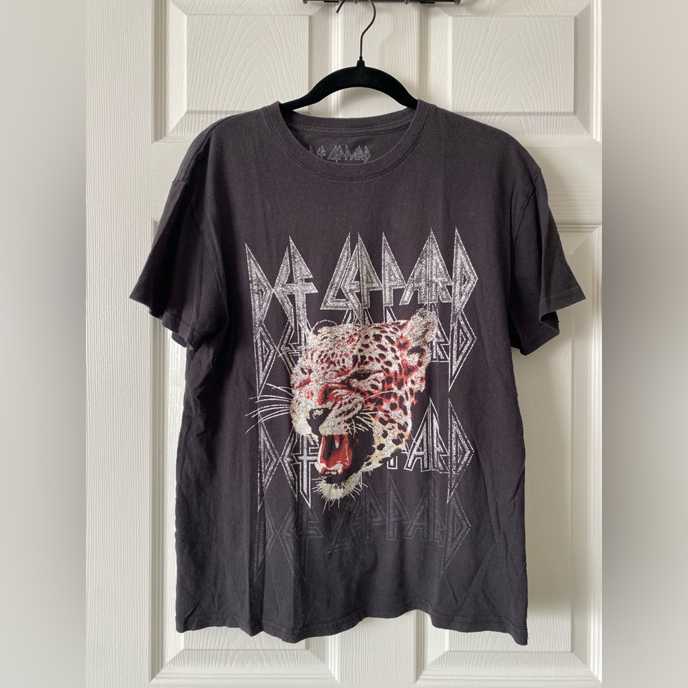 Def Leopard band tee
